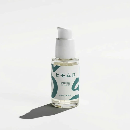 Serumflaska med pump, CAFFEINE GEL BOOSTER, 30 ml, på vit bakgrund, hudvård